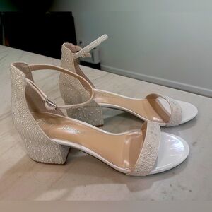 Size 10 Betsey Johnson Mari Sandal in white/ivory/pearl